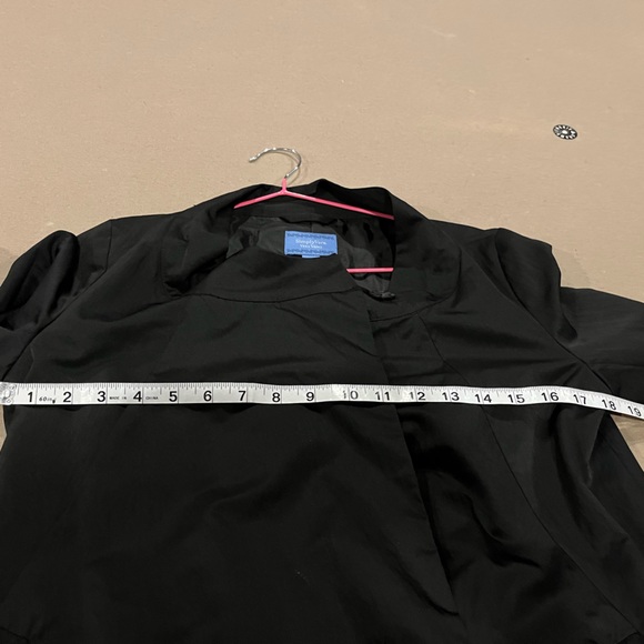 3/$30 Vera wang black jacket - Picture 5 of 7